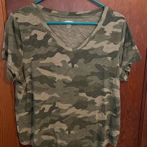 Old Navy V- Neck Camo Short sleeve top!